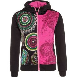 Desigual DRAGON Bluza rozpinana gris oscuro. Szare bluzy chłopięce marki Desigual, z elastanu. W wyprzedaży za 161,85 zł.