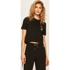 Calvin Klein Jeans - T-shirt. Czarne bluzki damskie Calvin Klein Jeans, s, z nadrukiem, z bawełny, z okrągłym kołnierzem. W wyprzedaży za 89,90 zł.