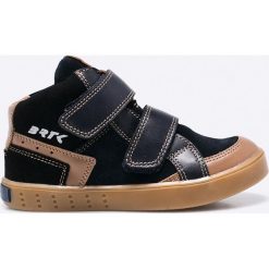 Bartek - Buty dziecięce. Czarne trampki chłopięce Bartek, bez wzorów, ze skóry, sportowe, z okrągłym noskiem, bez zapięcia. W wyprzedaży za 199,90 zł.