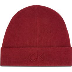 Czapka CALVIN KLEIN - Ck Embossed Beanie K50K504092 628. Czerwone czapki męskie Calvin Klein, na zimę, bez wzorów, z wełny. W wyprzedaży za 89,00 zł.