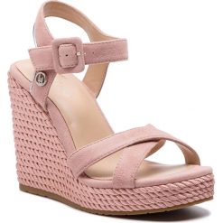 Espadryle LIU JO - Lucy 05 S19093 P0021 Pink 00006. Różowe espadryle damskie Liu Jo, z aplikacjami, ze skóry, bez obcasa, na obcasie. W wyprzedaży za 339,00 zł.