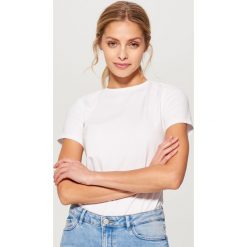 Bawełniana koszulka basic - Biały. Białe t-shirty damskie marki Mohito, l, z bawełny. Za 29,99 zł.