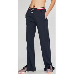 Tommy Hilfiger - Spodnie piżamowe. Różowe piżamy damskie marki TOMMY HILFIGER, l, z bawełny. W wyprzedaży za 199,90 zł.