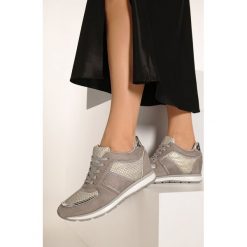 Szare Sneakersy Hype. Szare sneakersy damskie Born2be. W wyprzedaży za 54,99 zł.