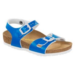 Sandały w kolorze niebieskim. Szare sandały dziewczęce Birkenstock, z materiału, z otwartym noskiem, ze sprzączką. W wyprzedaży za 179,95 zł.