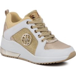 Sneakersy GUESS - Jaryds4 FL6JRY ELE12 WHIGO. Żółte półbuty damskie Guess, na co dzień, z aplikacjami, ze skóry ekologicznej, bez obcasa, na koturnie, bez zapięcia. W wyprzedaży za 509,00 zł.
