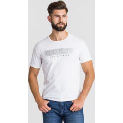 T-SHIRT MISTERY TEE Guess. Białe t-shirty męskie Guess, s, z nadrukiem, z elastanu, z okrągłym kołnierzem. Za 199,00 zł.