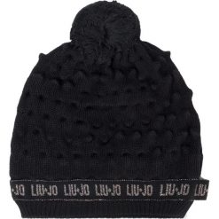 Czapka LIU JO - Cuffia Maglia Goffra 269049 M0300 Nero 22222. Czarne czapki damskie Liu Jo, na zimę, bez wzorów, z poliesteru. W wyprzedaży za 179,00 zł.