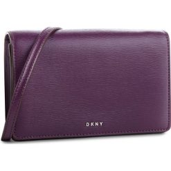 Torebka DKNY - R83E3623 Brinjal B7J. Fioletowe listonoszki damskie DKNY, bez wzorów, ze skóry, bez dodatków. W wyprzedaży za 399,00 zł.