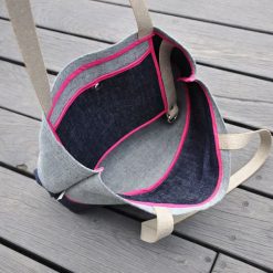 Torebka damska - torebka na zakupy z jeansu. Czerwone shopper bag damskie Pakamera, w kolorowe wzory, z jeansu, na ramię. Za 119,00 zł.