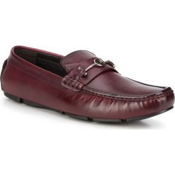 Buty męskie. Czerwone mokasyny męskie Wittchen, ze skóry, eleganckie. W wyprzedaży za 299,90 zł.