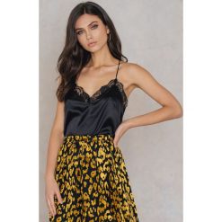 Rut&Circle Koszulka na ramiączkach Cherry - Black. Czarne koszulki damskie marki Rut&Circle, bez wzorów, z poliesteru, z dekoltem na plecach, bez rękawów. Za 104,95 zł.