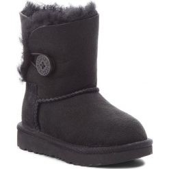 Buty UGG - T Bailey Button II 1017400T T/Blk. Czarne śniegowce dziewczęce Ugg. W wyprzedaży za 499,00 zł.