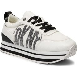 Sneakersy DKNY Panya K2943812. Białe półbuty damskie DKNY, bez wzorów, bez obcasa, bez zapięcia. W wyprzedaży za 369,00 zł.