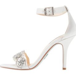 Blue by Betsey Johnson GINA Sandały na obcasie ivory. Białe sandały damskie marki Blue by Betsey Johnson, z materiału, na obcasie. Za 459,00 zł.