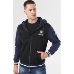 Czarna Bluza Zaehess. Czarne bluzy męskie Born2be, xl, bez wzorów, bez kołnierzyka, bez rękawów, bez kaptura. Za 79,99 zł.