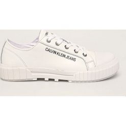 Calvin Klein Jeans - Tenisówki skórzane. Czarne trampki i tenisówki damskie Calvin Klein Jeans, bez wzorów, z jeansu, na sznurówki. Za 559,90 zł.