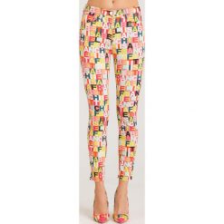 JEANSY SKINNY FIT ELISABETTA FRANCHI. Żółte jeansy damskie Elisabetta Franchi, bez wzorów, z bawełny. Za 550,00 zł.