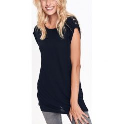 T-SHIRT DAMSKI Z OZDOBNĄ TAŚMĄ NA RAMIONACH. Szare t-shirty damskie Top Secret, m. Za 24,99 zł.