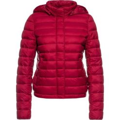 Kurtka puchowa Marc O'Polo 908 0888 70133. Białe kurtki damskie Marc O'Polo, bez wzorów, z puchu, bez kaptura. W wyprzedaży za 359,00 zł.
