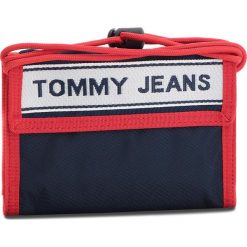Duży Portfel Męski TOMMY JEANS - Tj Logo Tape Crossov AU0AU00258 901. Niebieskie portfele męskie Tommy Jeans, bez wzorów, z jeansu. W wyprzedaży za 149,00 zł.
