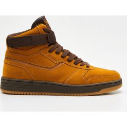 Wysokie sneakersy - Żółty. Żółte sneakersy męskie Cropp, bez zapięcia. Za 159,99 zł.