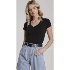 Czarny T-shirt Dialee. Czarne bluzki damskie Renee, s, bez wzorów, z dzianiny, z dekoltem w serek, z krótkim rękawem. Za 39,99 zł.