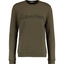Bluzy męskie: Calvin Klein SEM LOGO CREW NECK Bluza army green