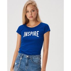 T-shirt z napisem Inspire - Niebieski. Niebieskie t-shirty damskie Sinsay, s, z napisami, bez kołnierzyka. Za 9,99 zł.