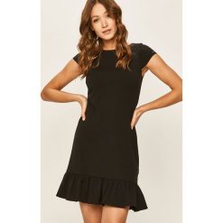 Calvin Klein - Sukienka. Czarne sukienki damskie Calvin Klein, na co dzień, bez wzorów, z elastanu, casualowe, z okrągłym kołnierzem, z krótkim rękawem, krótkie, mini, proste. Za 699,90 zł.