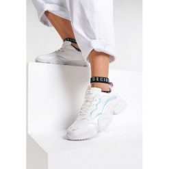Biało-Srebrne Sneakersy Auralure. Białe sneakersy damskie Renee. Za 109,99 zł.