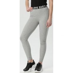 Jasnoszare Legginsy Phithilei. Szare legginsy sportowe damskie Born2be, s, z nadrukiem, z dzianiny, trekkingowe. Za 39,99 zł.
