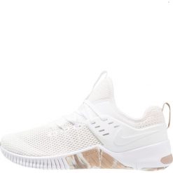 Nike Performance FREE METCON Obuwie do biegania neutralne white/sand/sepia stone. Białe buty do biegania męskie Nike Performance, z materiału. Za 499,00 zł.
