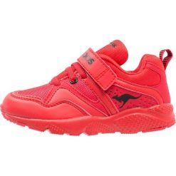 KangaROOS KPUNCHER Tenisówki i Trampki tango red. Czerwone trampki dziewczęce marki KangaROOS, z tworzywa sztucznego. Za 169,00 zł.