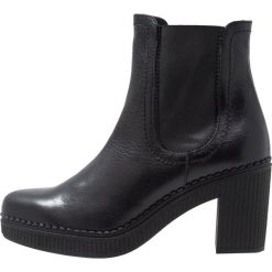 Weekend Botki na platformie cathay nero/urano nero. Czarne botki damskie lity marki Weekend, z materiału. Za 669,00 zł.
