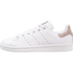 Adidas Originals STAN SMITH Tenisówki i Trampki footwear white. Białe trampki dziewczęce adidas Originals, ze skóry ekologicznej. Za 279,00 zł.