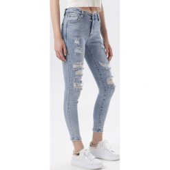 Niebieskie Jeansy Skinny Imogene. Niebieskie jeansy damskie Born2be, s. W wyprzedaży za 99,99 zł.