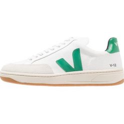 Veja V12 Sneakersy niskie white/emeraude. Białe sneakersy męskie marki Veja, bez wzorów, z poliesteru, bez zapięcia. Za 479,00 zł.