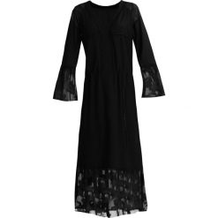 Sisley Sukienka letnia black. Czarne sukienki letnie marki Sisley, z materiału. W wyprzedaży za 349,30 zł.