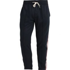 Abercrombie & Fitch TRACK TAPER Spodnie treningowe navy. Niebieskie spodnie dresowe męskie marki Abercrombie & Fitch, xs, z bawełny. Za 389,00 zł.