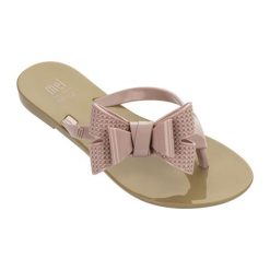 Japonki w kolorze jasnoróżowym. Różowe klapki dziewczęce Melissa, Pepe Jeans. W wyprzedaży za 109,95 zł.