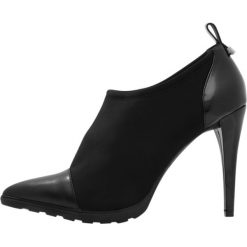 Botki damskie: Calvin Klein MADEIRA Botki na obcasie black