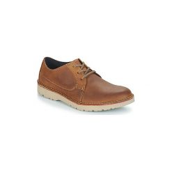 Derby Clarks VARGO PLAIN. Pomarańczowe półbuty męskie marki Clarks, bez wzorów, bez zapięcia. Za 399,00 zł.