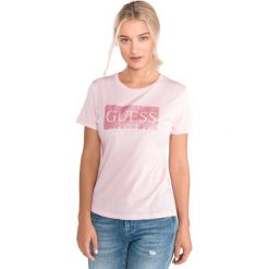 Guess Koszulka Różowy. Różowe koszulki damskie Guess, s, z nadrukiem, z bawełny, bez kołnierzyka. Za 163,95 zł.