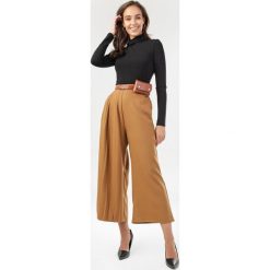 Ciemnobeżowe Spodnie Culottes Azaernixi. Brązowe spodnie damskie Born2be, s, bez wzorów, z tkaniny. Za 99,99 zł.