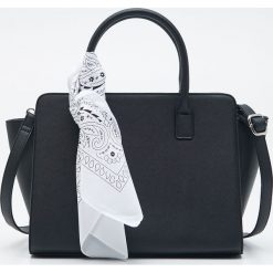 Torebka shopper z chustą - Czarny. Czarne chusty damskie Sinsay, bez wzorów. Za 69,99 zł.