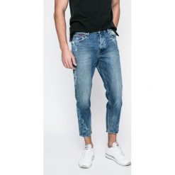 Tommy Jeans - Jeansy Randy. Niebieskie jeansy męskie relaxed fit Tommy Jeans. W wyprzedaży za 339,90 zł.