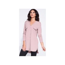 Długa pudrowa koszula damska ze złotymi guzkiami. Różowe koszule damskie marki Bien fashion, s, bez wzorów, z dekoltem na plecach, z długim rękawem. Za 139,00 zł.