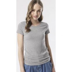 Szary T-shirt Chenelin. Szare bluzki damskie Born2be, s, bez wzorów, bez kołnierzyka. W wyprzedaży za 24,99 zł.
