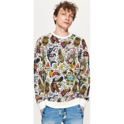 Bluzy męskie: Bluza z nadrukiem all over – Biały